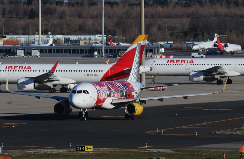 El EC-LUO saliendo de la T-4 de Barajas, porta una nueva decoración alusiva al equipo de futbol, Athletic Club de Bilbao. Foto: Julio Maiz Gutíerrez